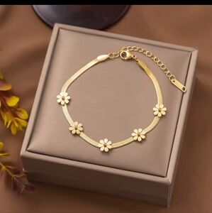 Golden Hearts Bracelet